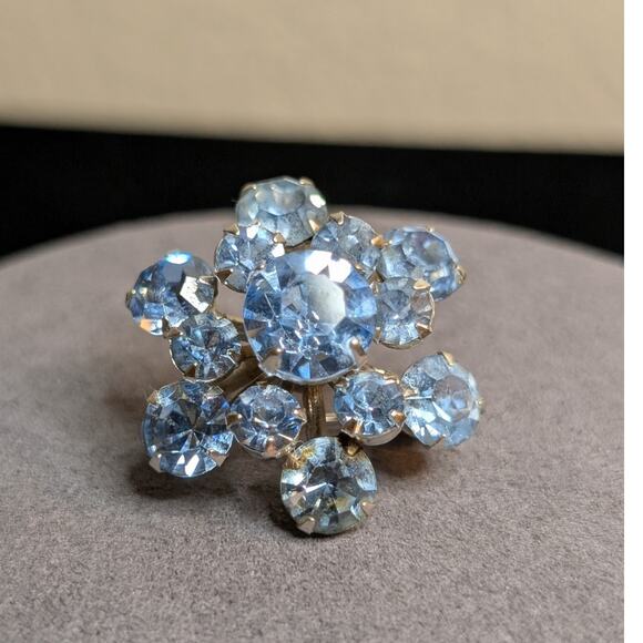 Vintage 1950s Signed Coro Sparkling Princess Blue Rhinestone Pin - Picture 1 of 7